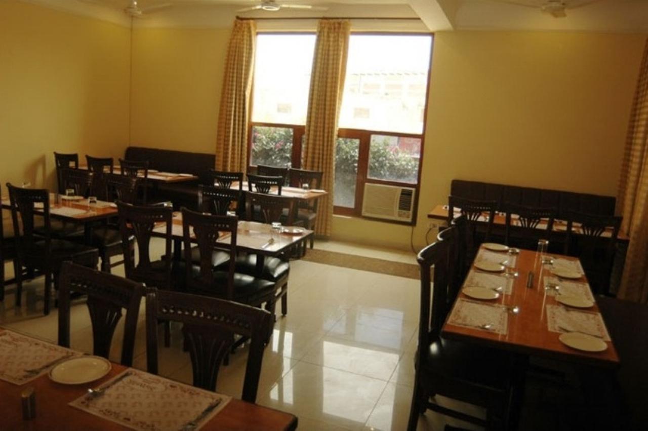 Hotel The Shubham Vrindāvan Exterior photo