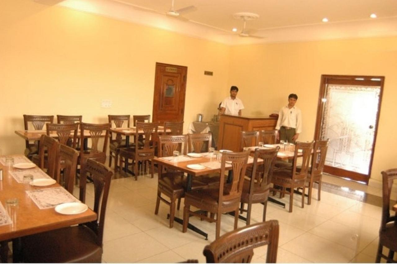 Hotel The Shubham Vrindāvan Exterior photo